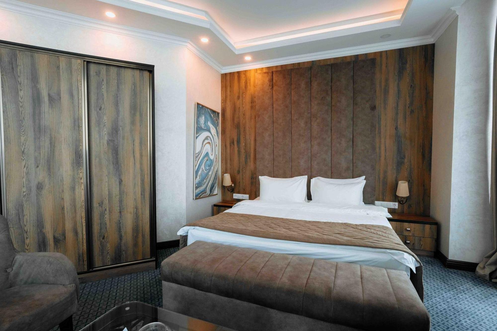 Ramada By Wyndham Shymkent Otel Dış mekan fotoğraf