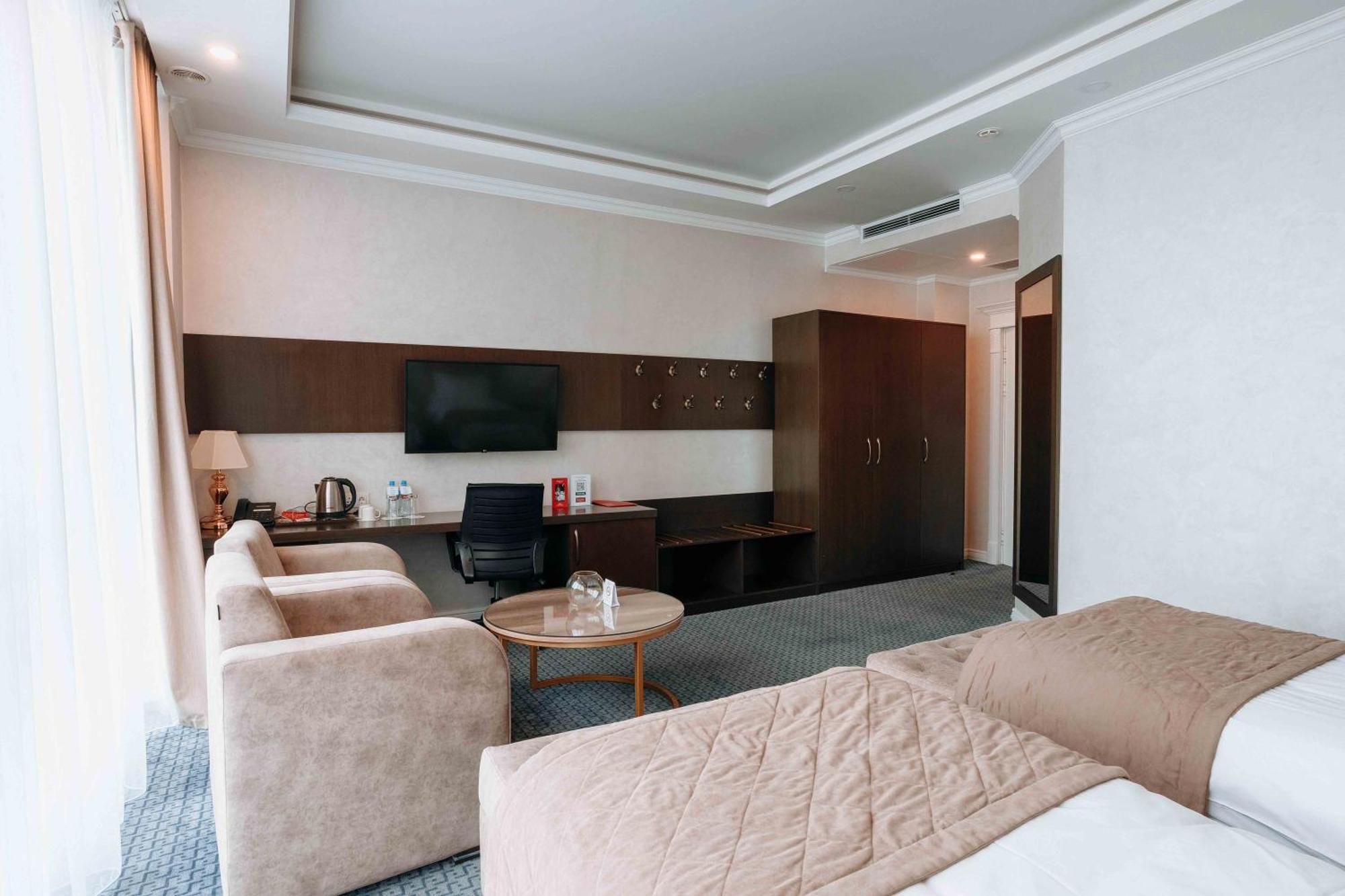 Ramada By Wyndham Shymkent Otel Dış mekan fotoğraf