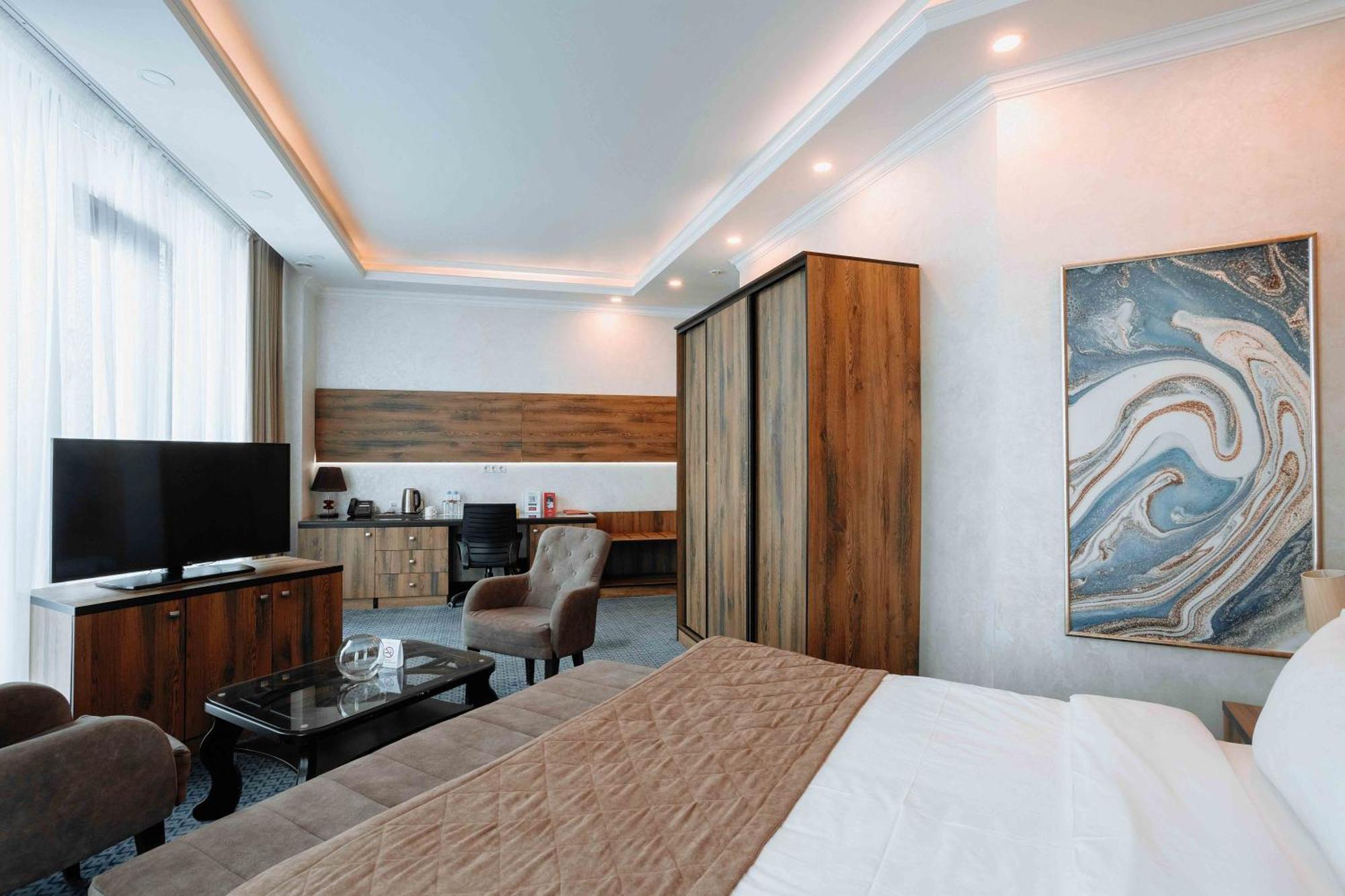 Ramada By Wyndham Shymkent Otel Dış mekan fotoğraf