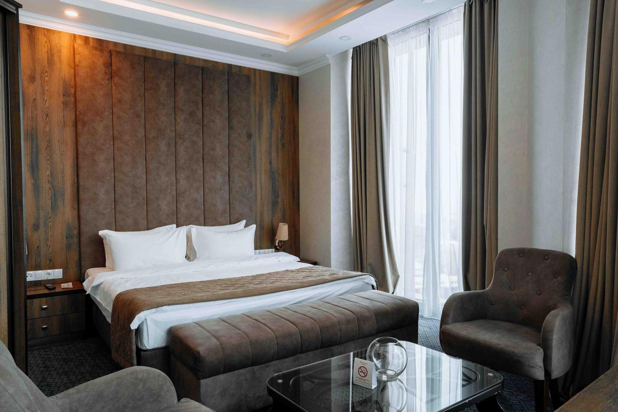 Ramada By Wyndham Shymkent Otel Dış mekan fotoğraf