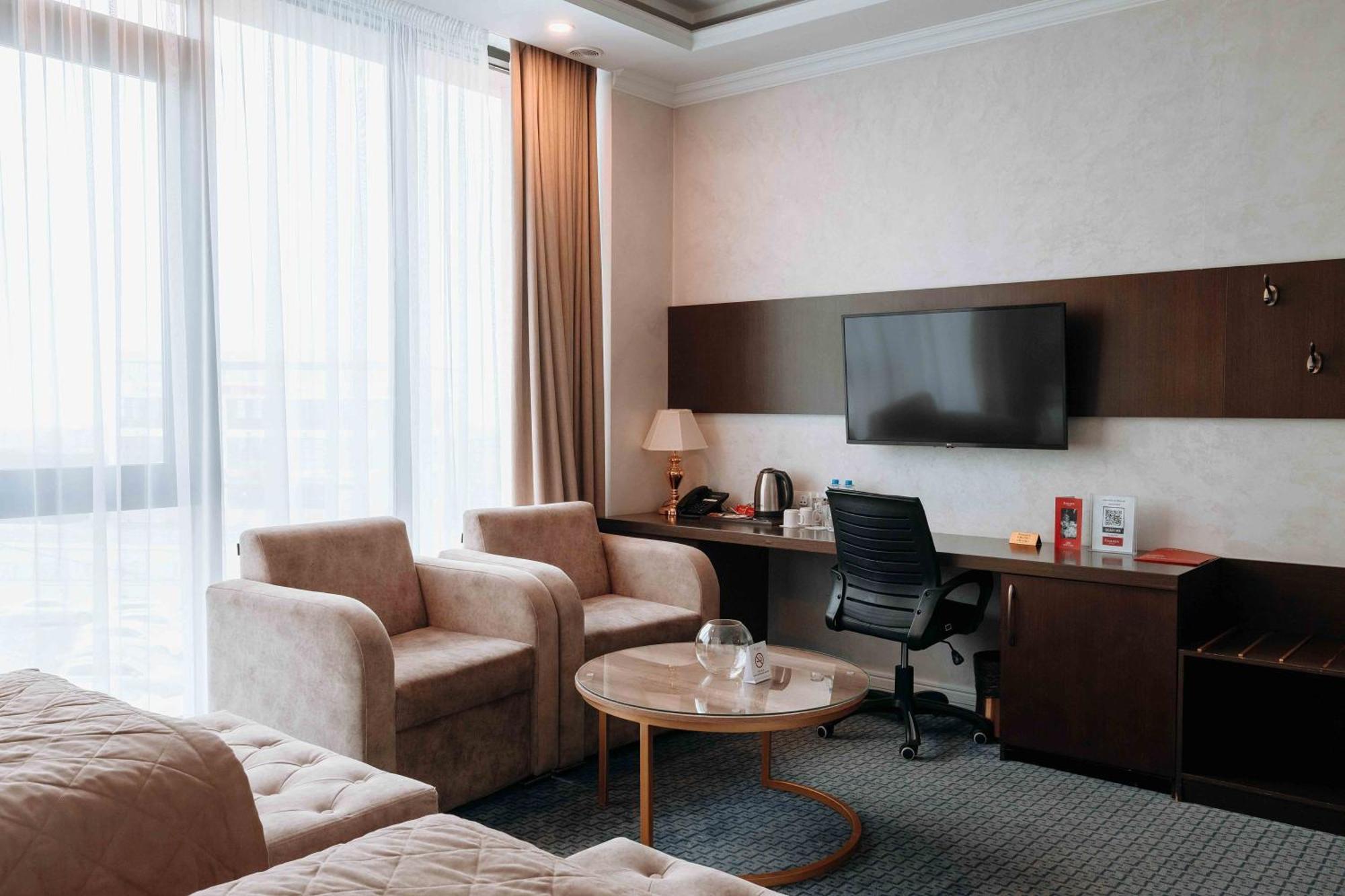 Ramada By Wyndham Shymkent Otel Dış mekan fotoğraf