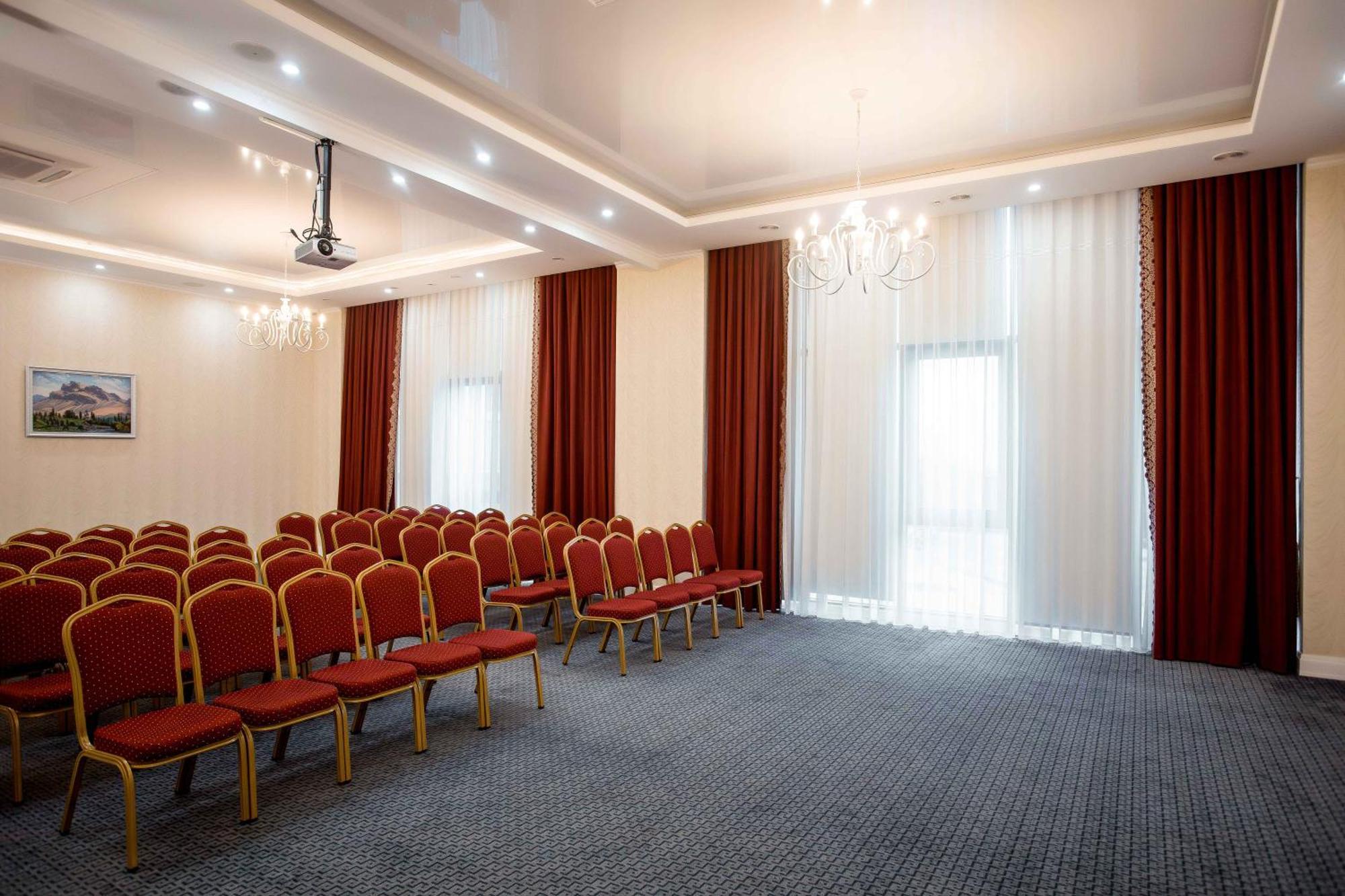 Ramada By Wyndham Shymkent Otel Dış mekan fotoğraf