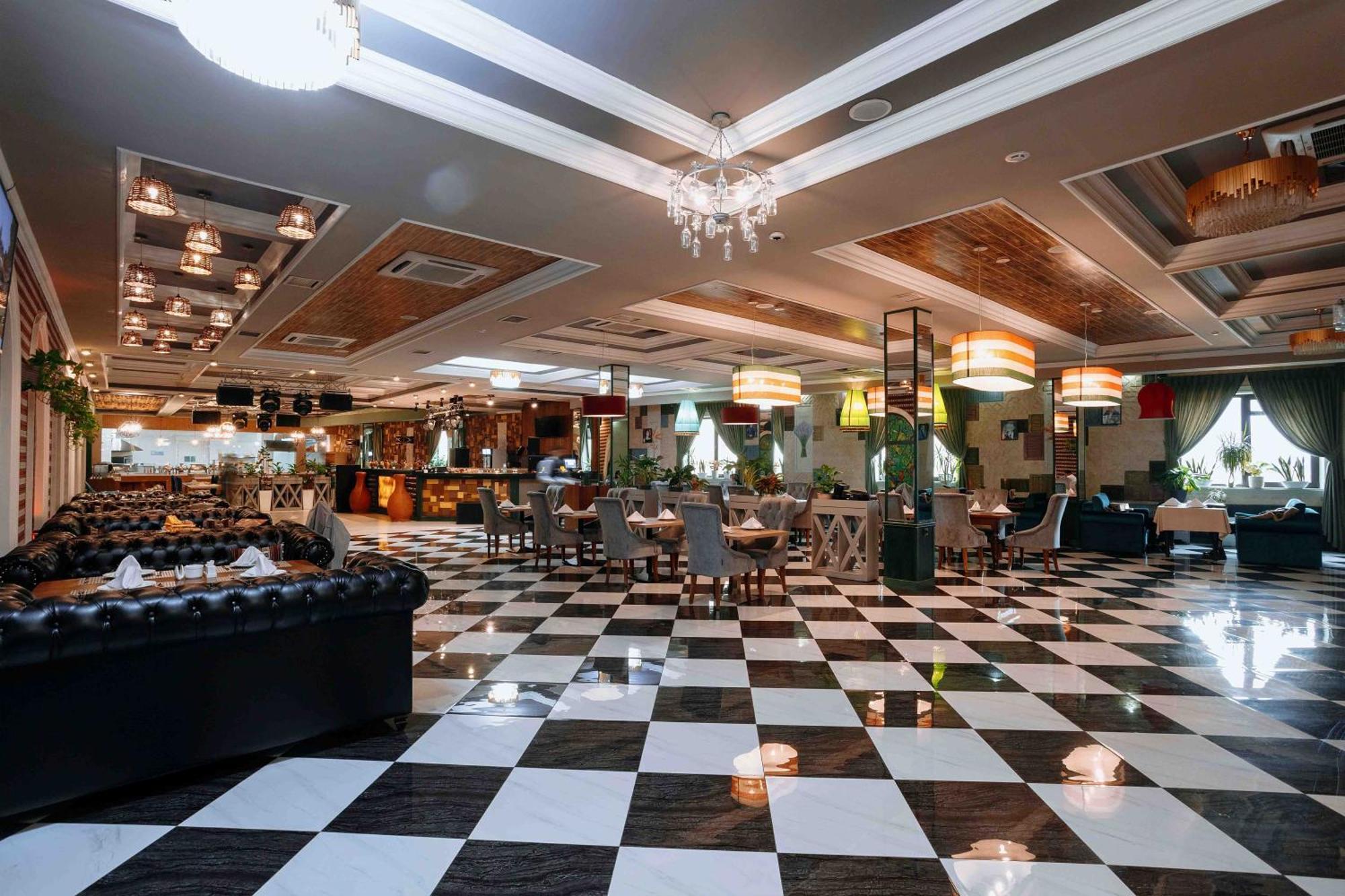 Ramada By Wyndham Shymkent Otel Dış mekan fotoğraf