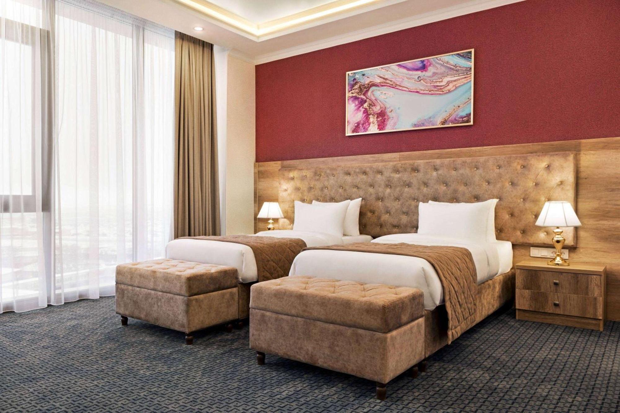 Ramada By Wyndham Shymkent Otel Dış mekan fotoğraf