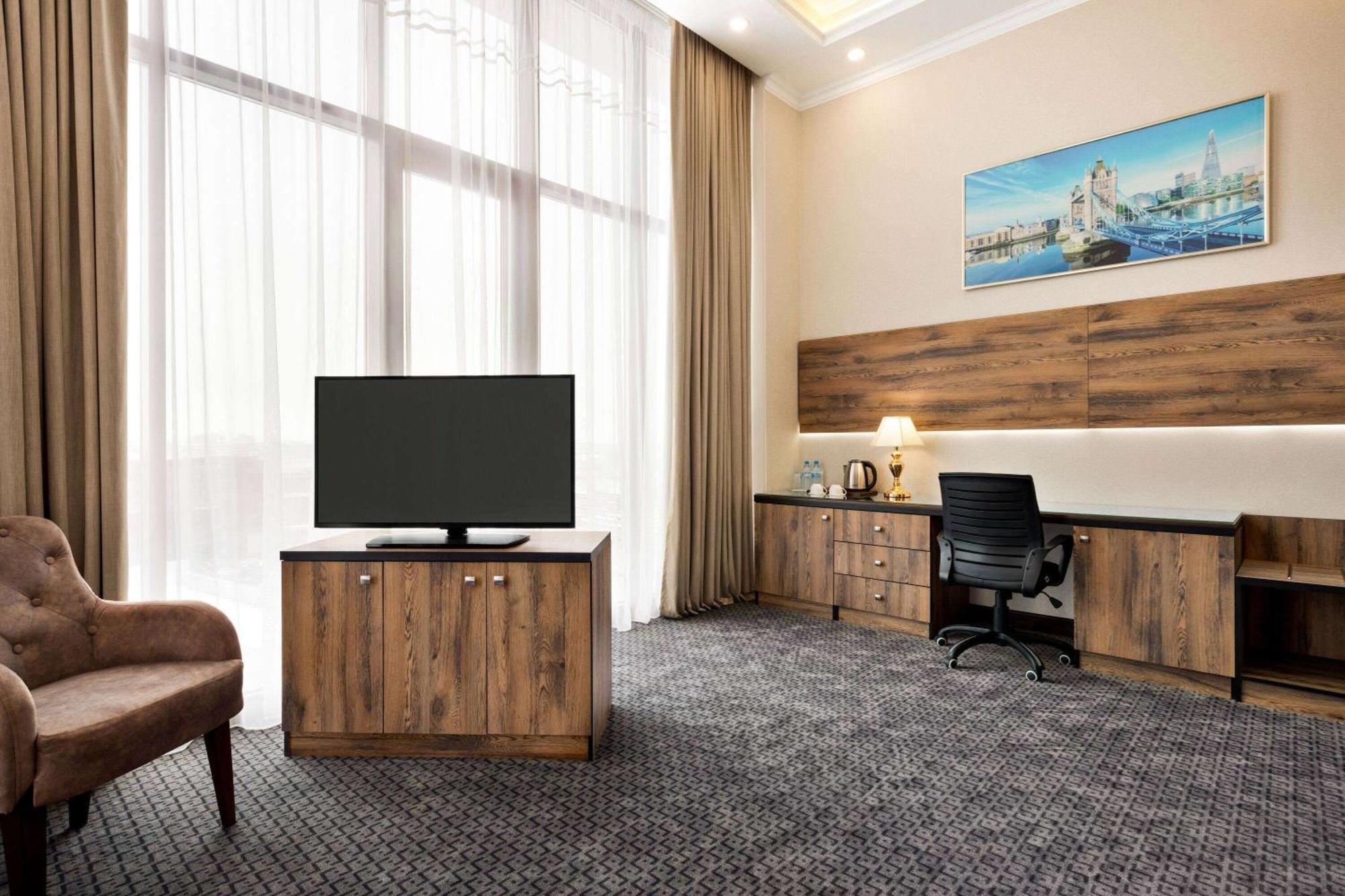 Ramada By Wyndham Shymkent Otel Dış mekan fotoğraf