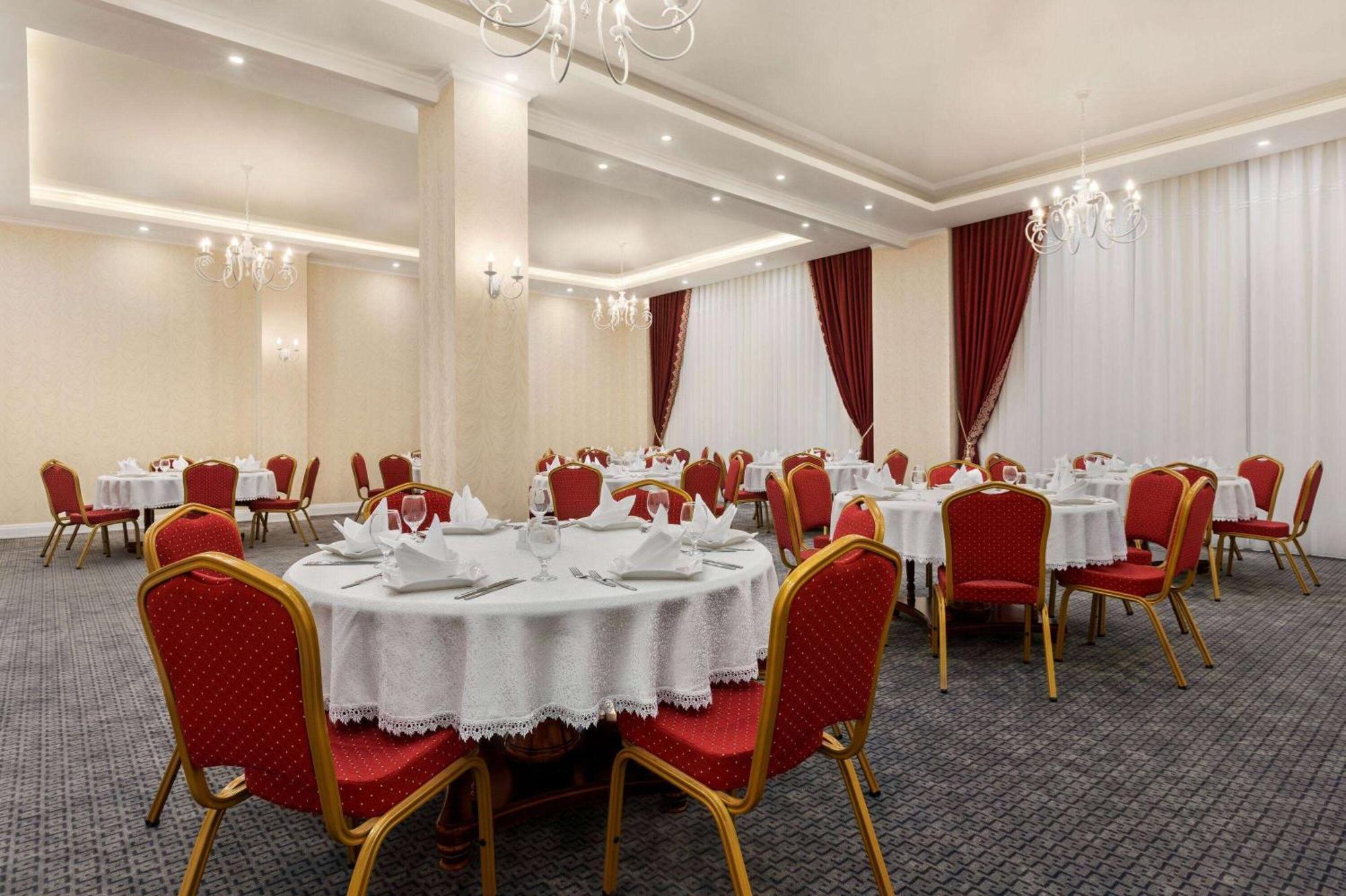 Ramada By Wyndham Shymkent Otel Dış mekan fotoğraf