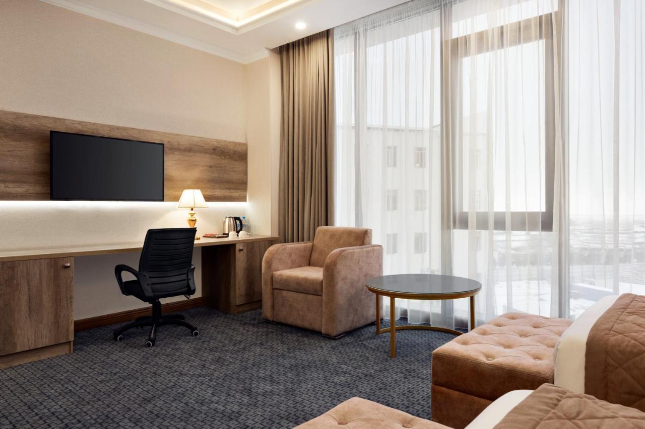 Ramada By Wyndham Shymkent Otel Dış mekan fotoğraf